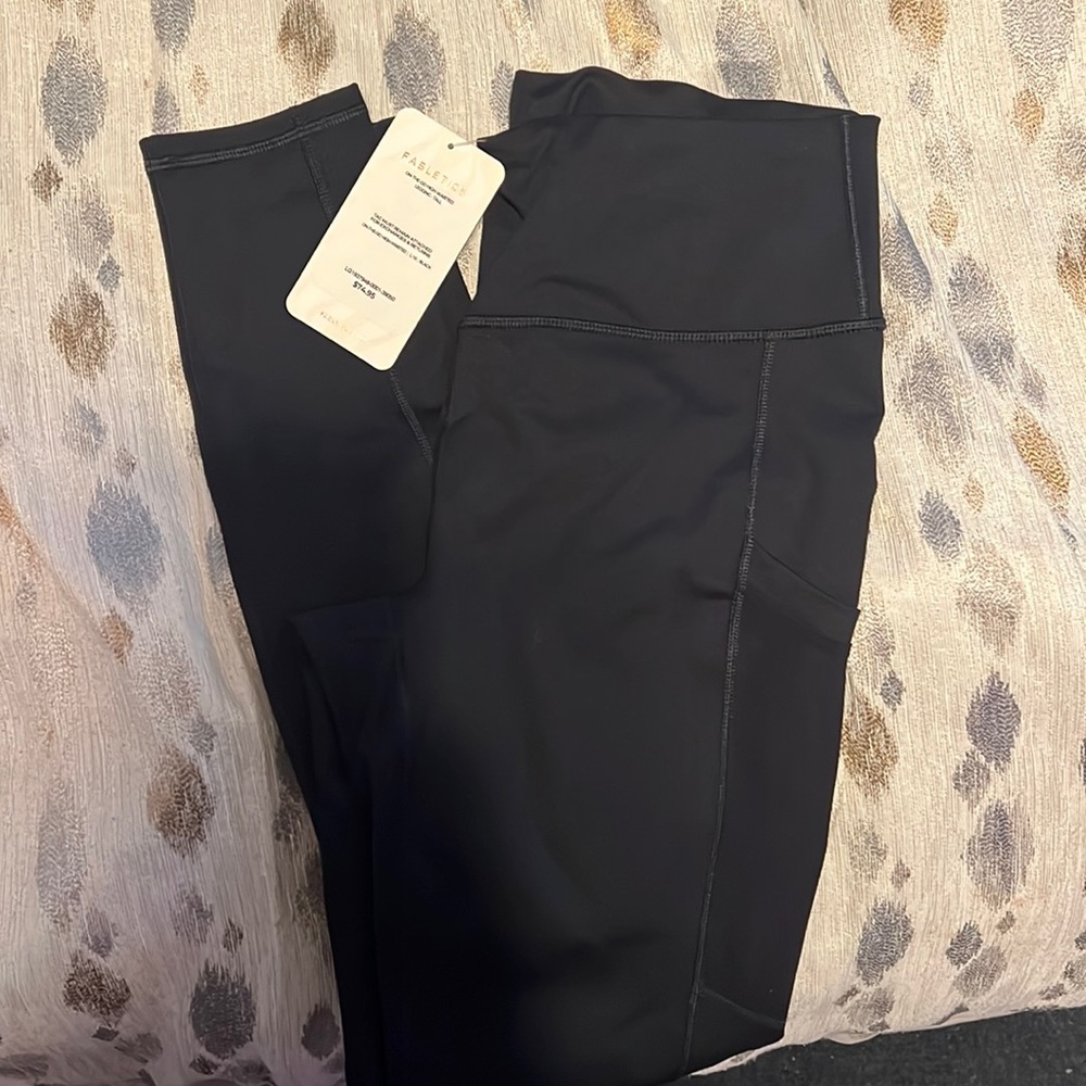 Women’s Fabletics High waisted Legging /Tall Black size L/10